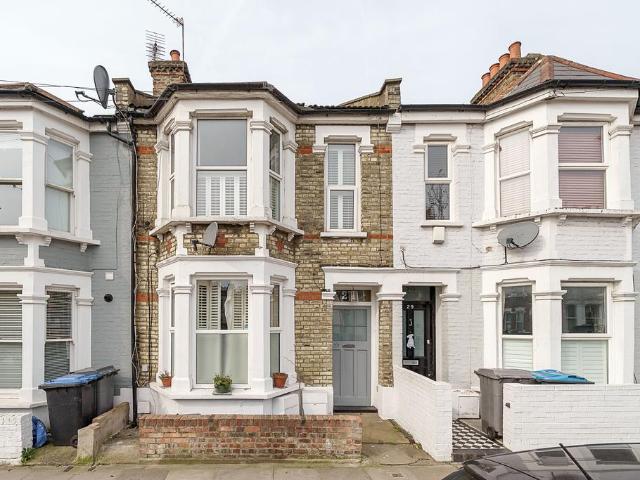 Flat for sale in Brondesbury, Greater London
