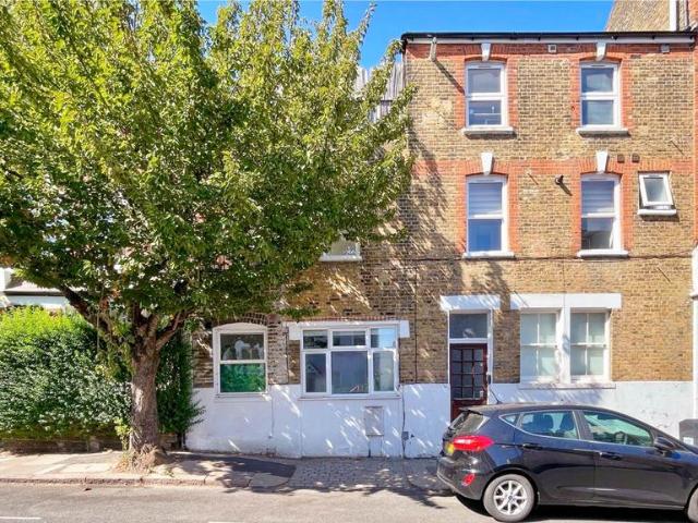 Flat for sale in London Borough of Islington, Greater London