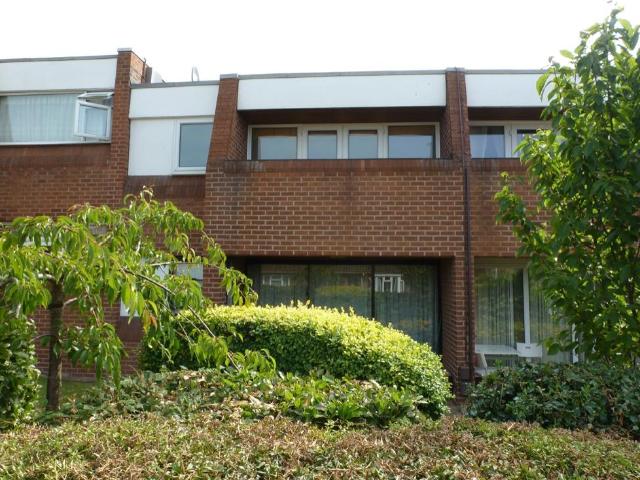 Flat for sale in Elmfield, Leicestershire
