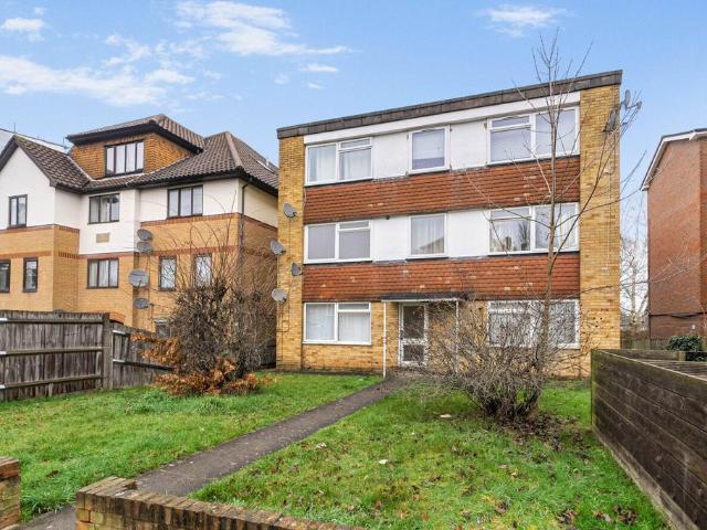 Flat for sale in London Borough of Croydon, South Norwood