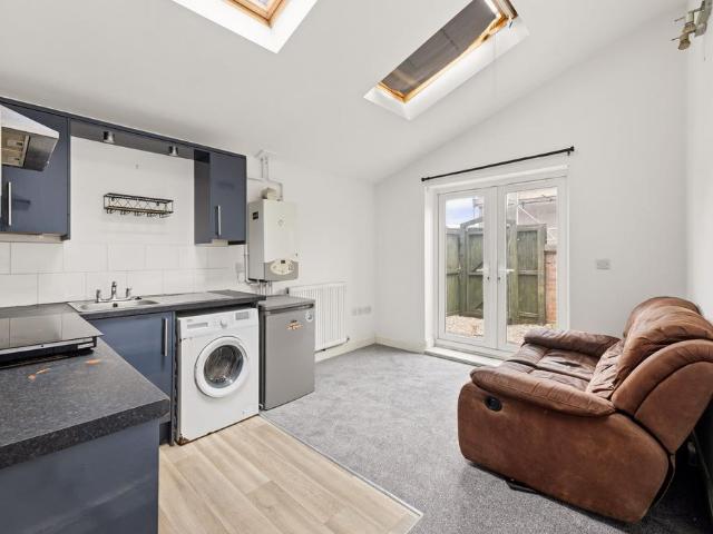 Flat for sale in Feckenham, City Of Bristol