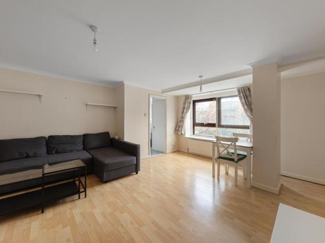 Flat for sale in Ratcliffe, Shadwell