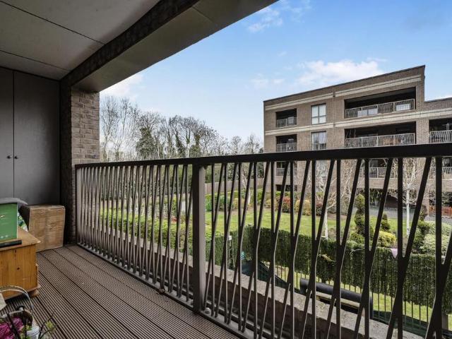 Flat for sale in London Borough of Lewisham, Ladywell