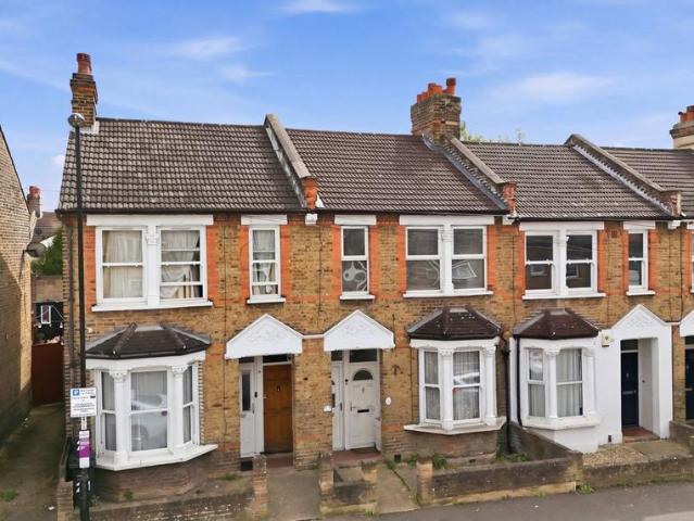 Flat for sale in London Borough of Croydon, Thornton Heath