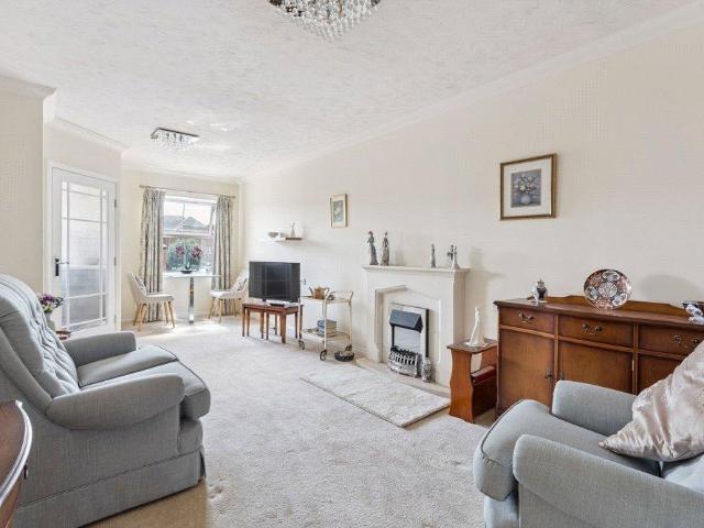 Flat for sale in Lunnon, Buckinghamshire