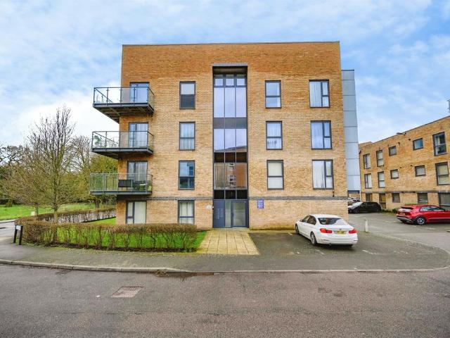 Flat for sale in Pouchen End, Hertfordshire