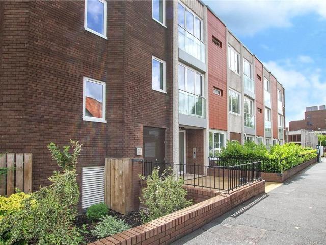 Flat for sale in Goddington, Greater London