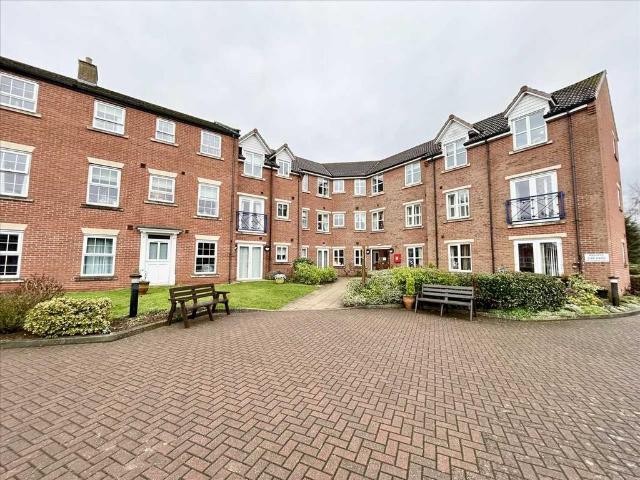 Flat for sale in Brigg, North Lincolnshire