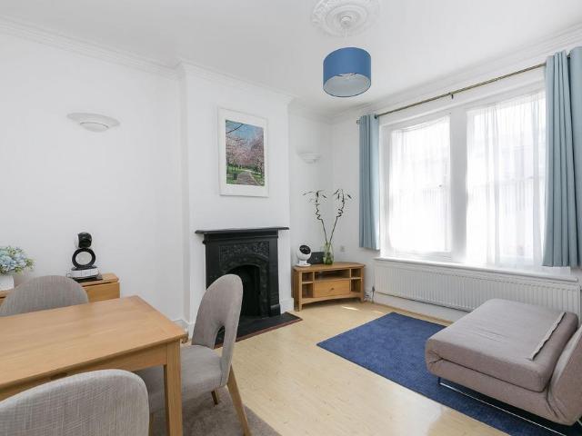 Flat for sale in Paddington, Greater London
