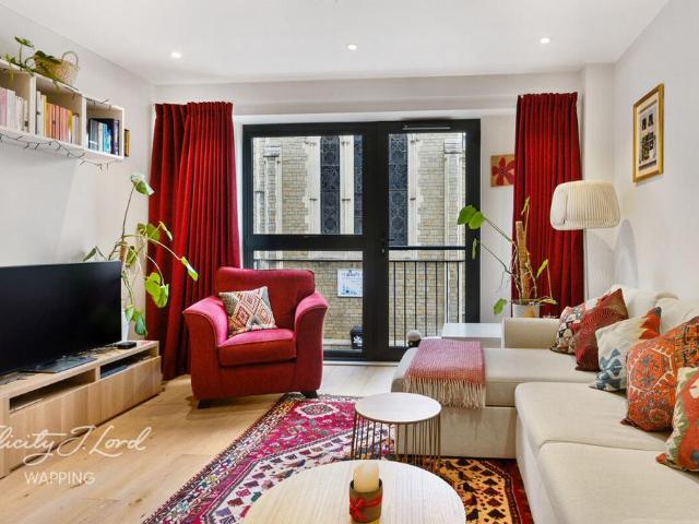 Flat for sale in St. George in the East, Wapping