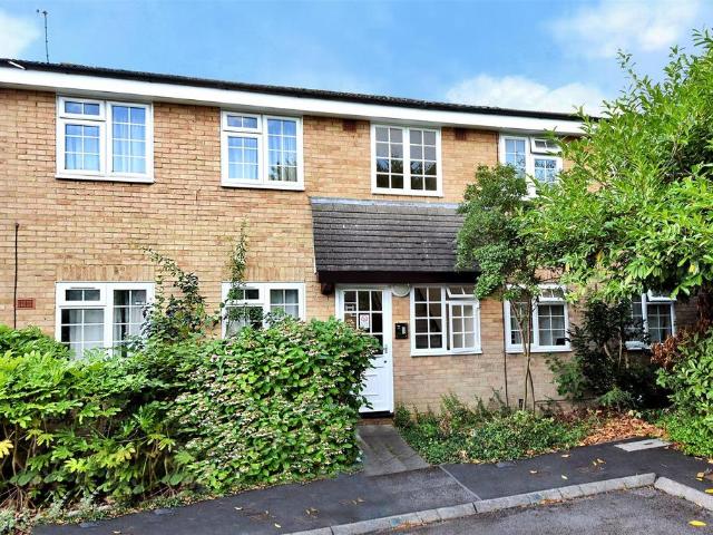 Flat for sale in Berrylands, Greater London
