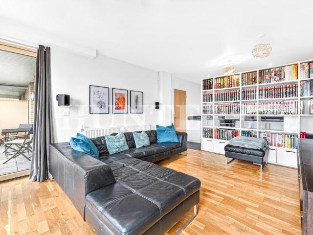 Flat for sale in Tottenham Hale, Greater London