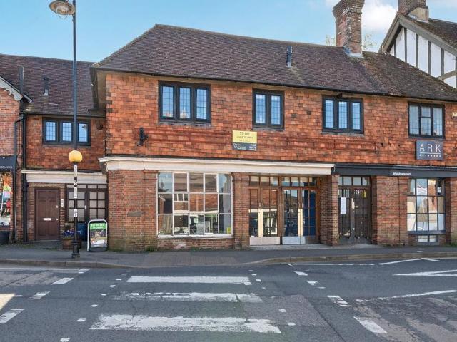 Flat for sale in Fole, Surrey