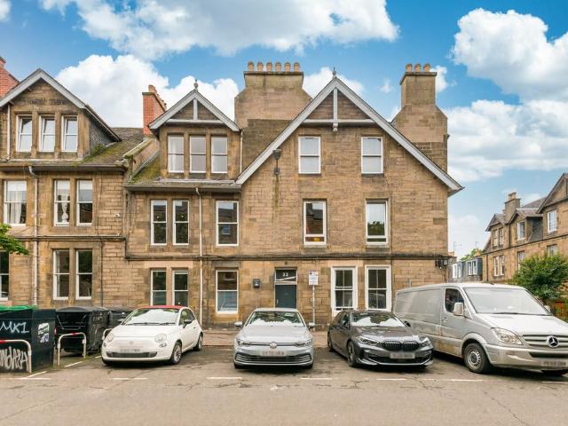 Flat for sale in Lorne, Leith