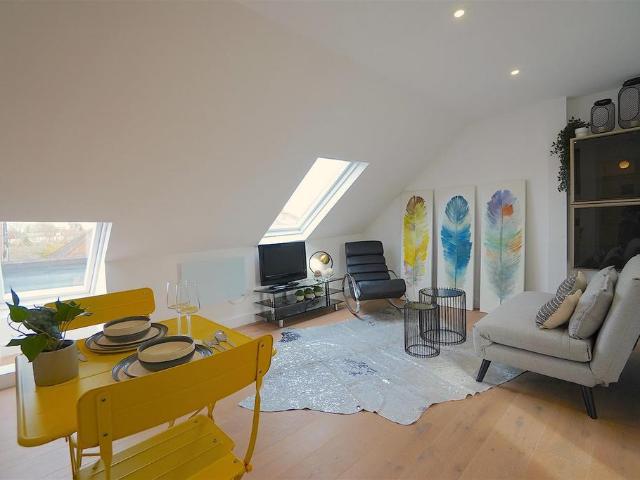 Flat for sale in London Borough of Hounslow, Greater London