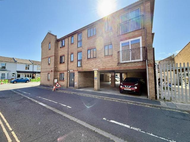 Flat for sale in Buckland, City Of Portsmouth