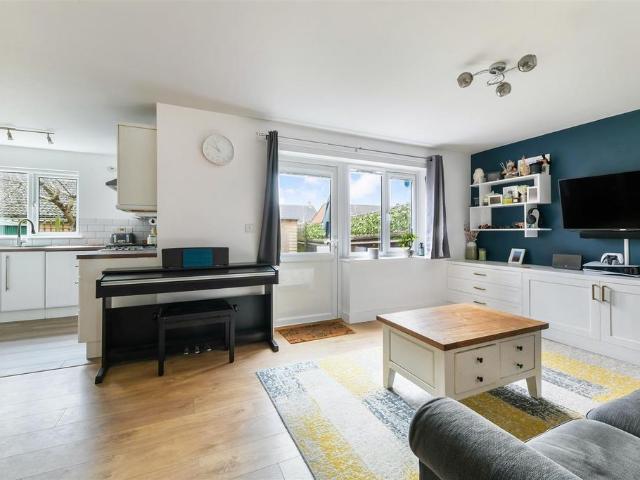 Flat for sale in Merstham, Merstham