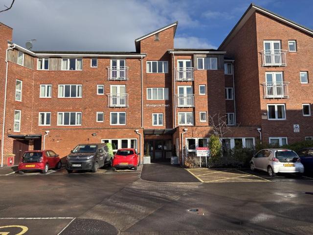 Flat for sale in Hazel Grove, Greater Manchester