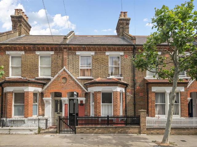 Flat for sale in Kensal Town, Greater London
