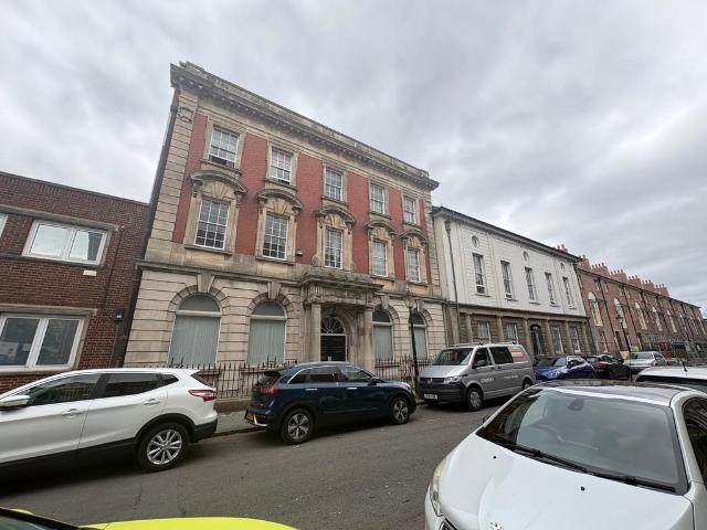 Flat for sale in SA1 Swansea Waterfront, Nangreaves