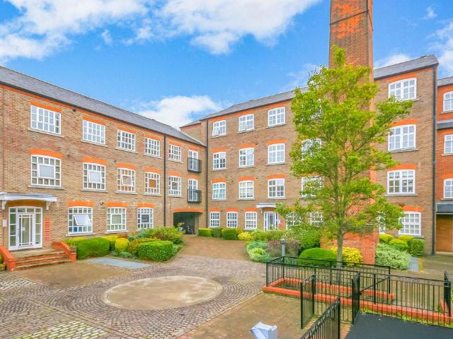 Flat for sale in St Albans