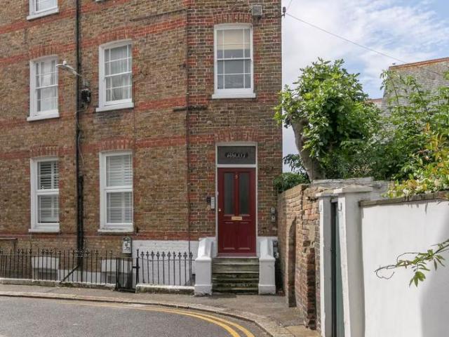 Flat for sale in Upton, Acol