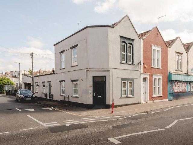 Flat for sale in Feckenham, City Of Bristol