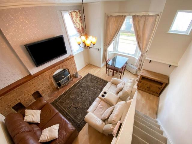Flat for sale in Grove Farm, Nuneaton and Bedworth
