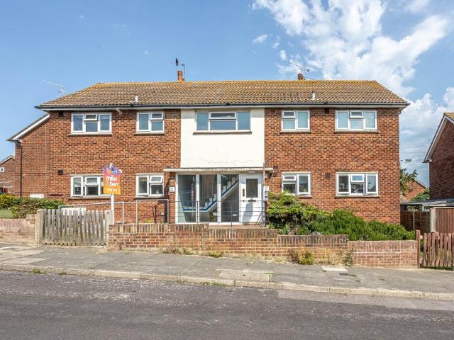 Flat for sale in Acol, Kent