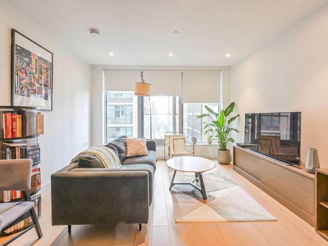 Flat for sale in Isle Of Dogs, Greater London