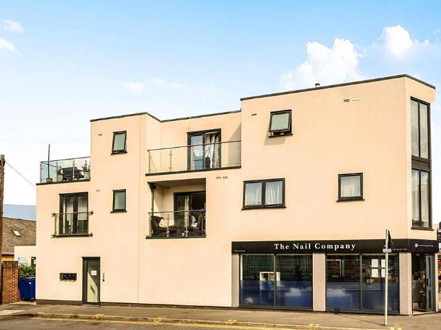 Flat for sale in Albany Park, Greater London