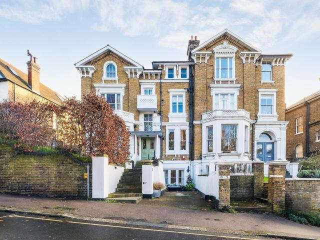 Flat for sale in London Borough of Lewisham, Deptford