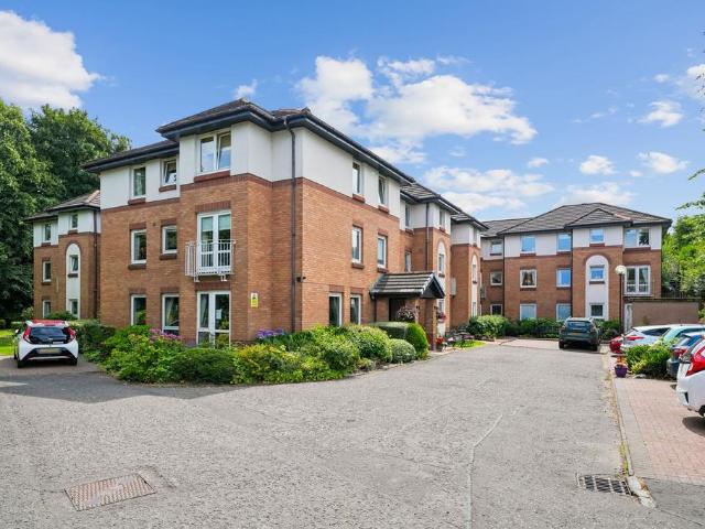 Flat for sale in Clarkston, Scotland