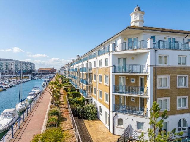 Flat for sale in Roedean