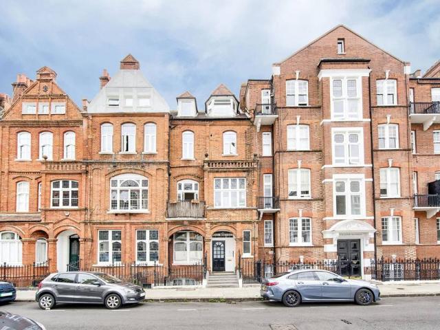 Flat for sale in West Kensington, Greater London
