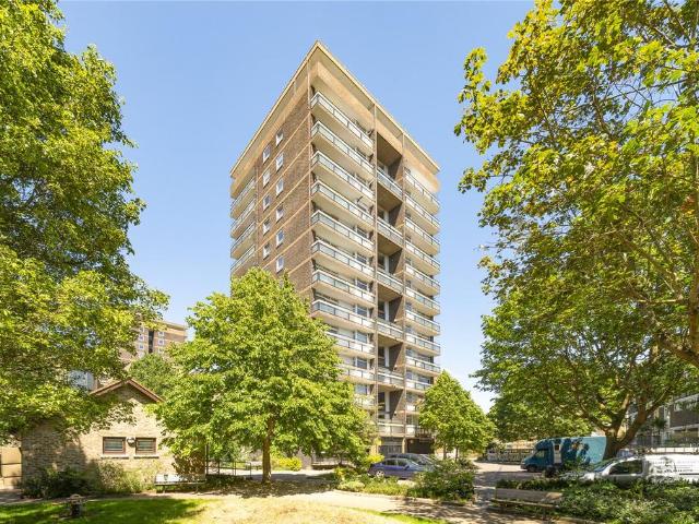 Flat for sale in Whitechapel, Greater London