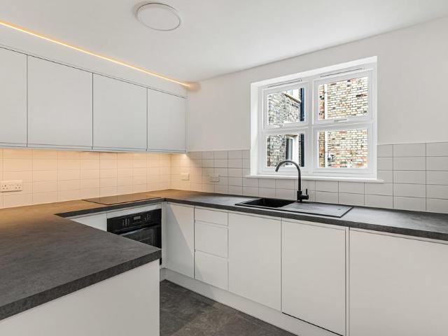 Flat for sale in Clapton, Lower Clapton