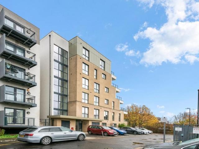 Flat for sale in London Borough of Hounslow, Greater London