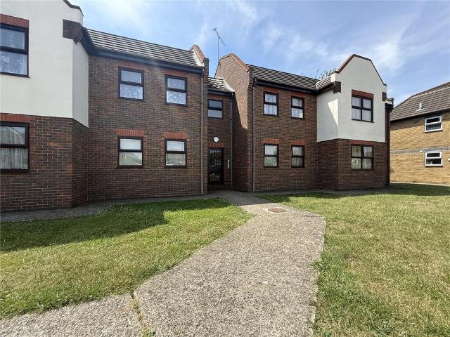 Flat for sale in Winter Gardens, Essex