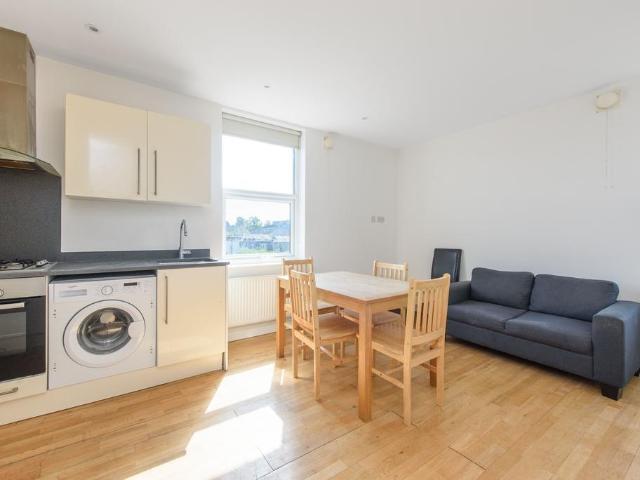 Flat for sale in Brent Cross, Greater London