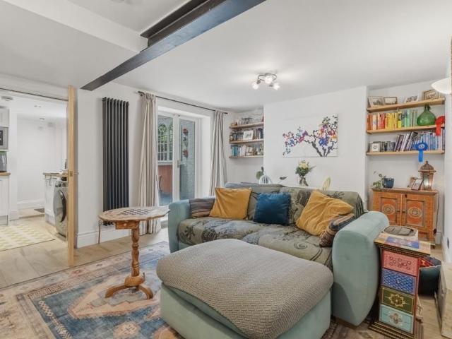 Flat for sale in Kilburn, Greater London