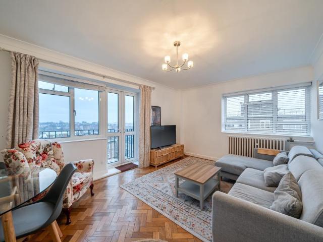 Flat for sale in St. John's Wood, Greater London