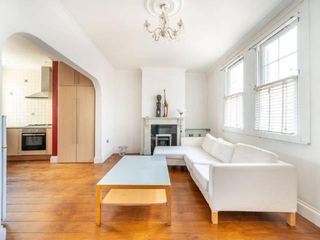 Flat for sale in Stratford Marsh, Greater London