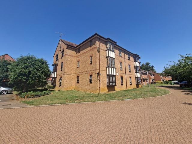 Flat for sale in Woodston, Peterborough