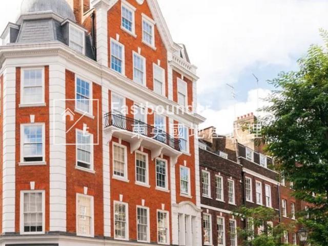 Flat for sale in Holborn, Greater London