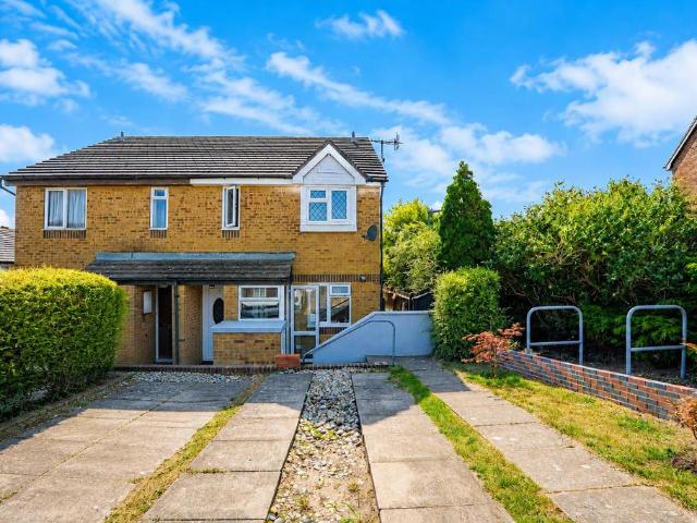 Flat for sale in Silverhill Park, Guestling Green