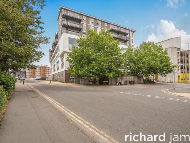 Flat for sale in Rodbourne, Swindon