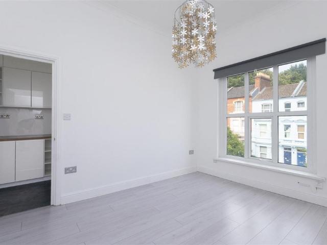 Flat for sale in Bohemia, Guestling Green