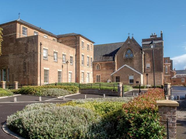 Flat for sale in Firepool, Rumwell