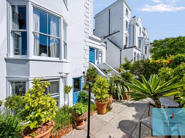 Flat for sale in Aldrington